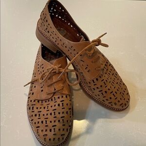 Crown Vintage Tan Cutout Lace-Up Shoes